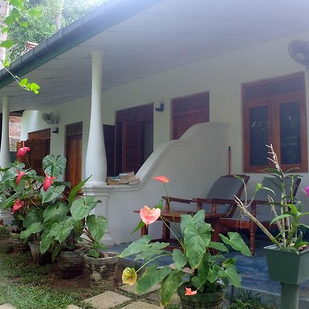 Sansala Guesthouse & Restaurant Тангале Екстериор снимка