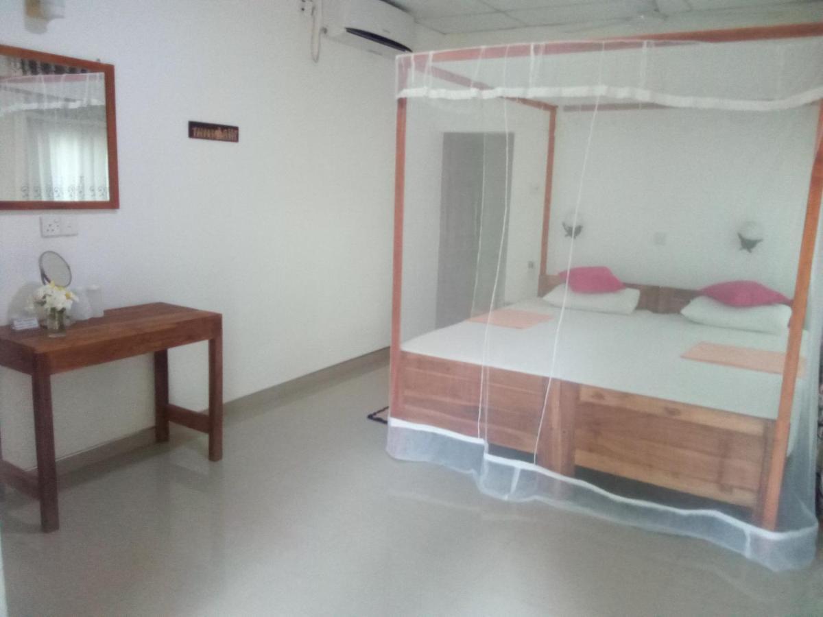 Sansala Guesthouse & Restaurant Тангале Стая снимка