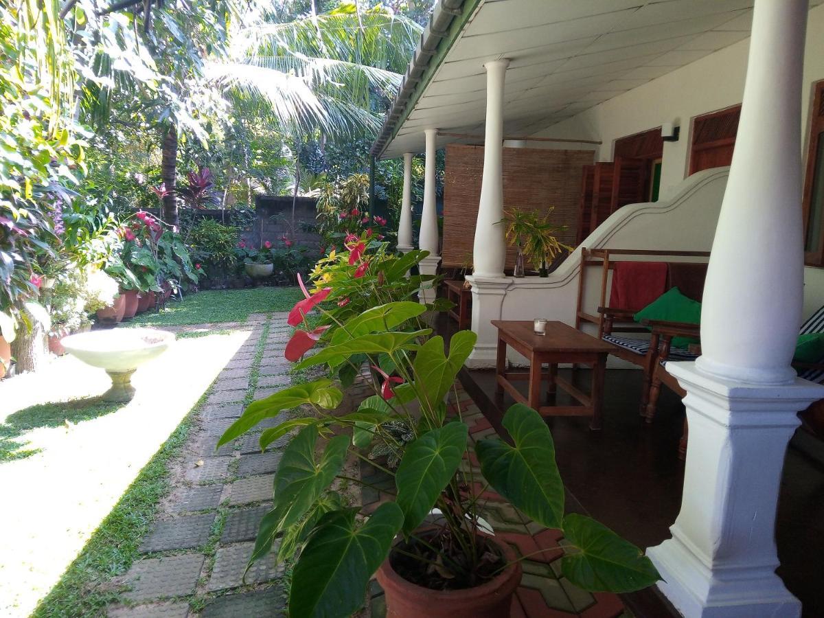 Sansala Guesthouse & Restaurant Тангале Екстериор снимка