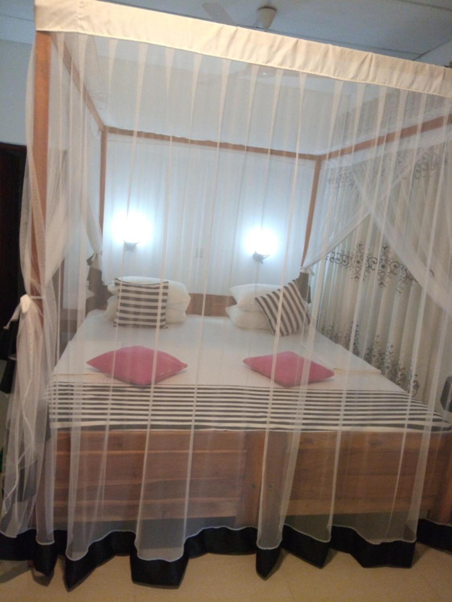 Sansala Guesthouse & Restaurant Тангале Стая снимка