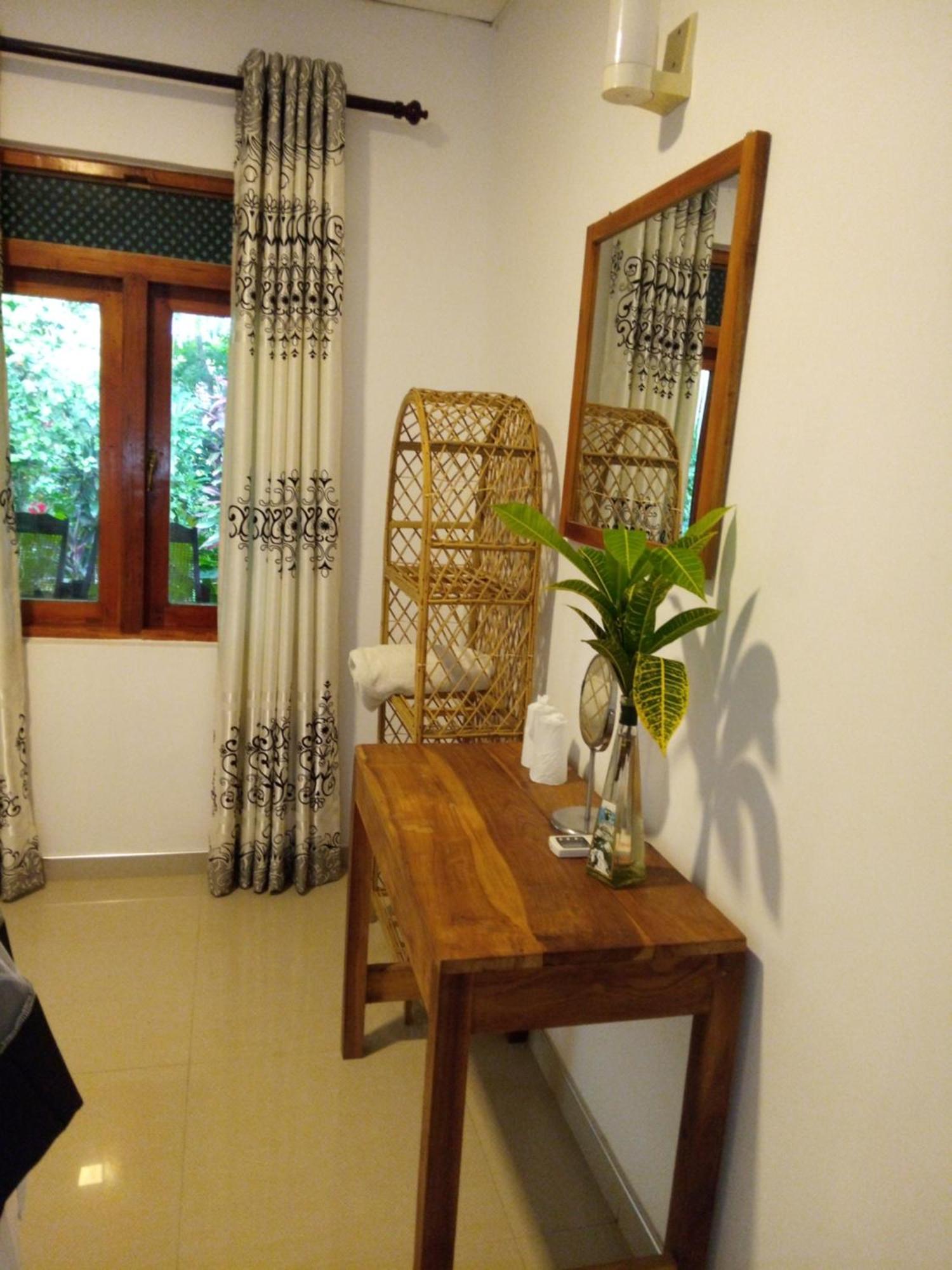 Sansala Guesthouse & Restaurant Тангале Стая снимка