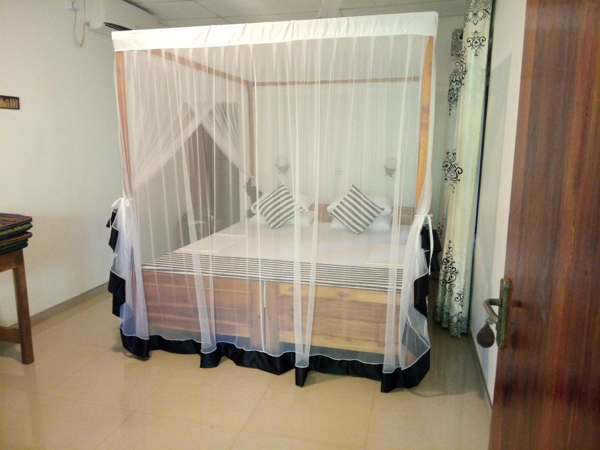 Sansala Guesthouse & Restaurant Тангале Стая снимка