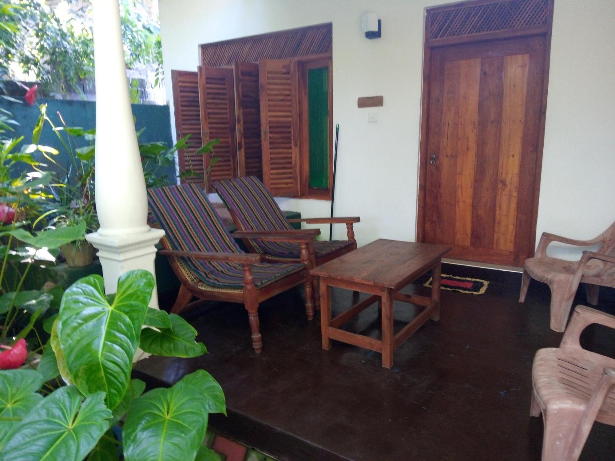 Sansala Guesthouse & Restaurant Тангале Стая снимка