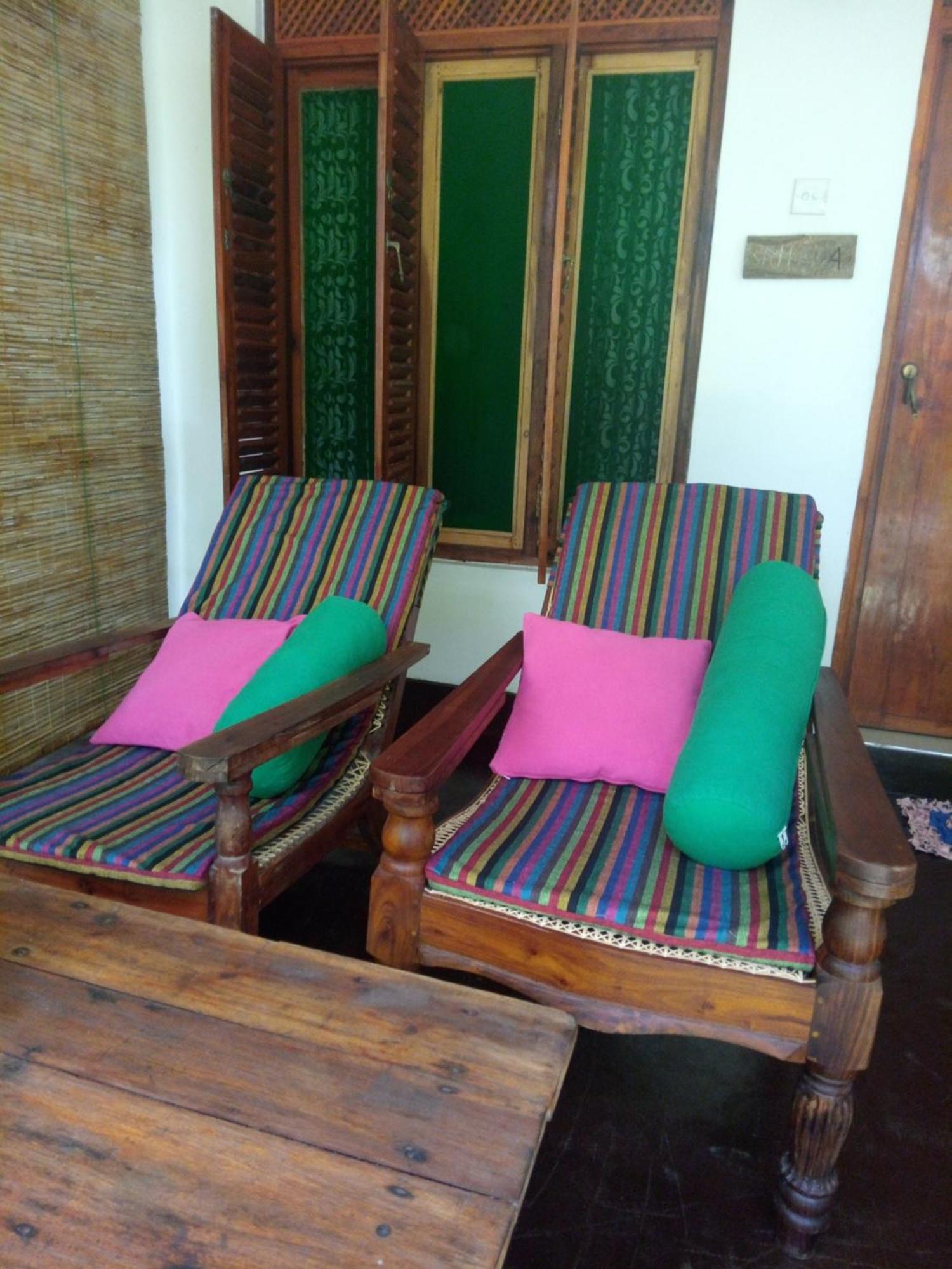 Sansala Guesthouse & Restaurant Тангале Стая снимка