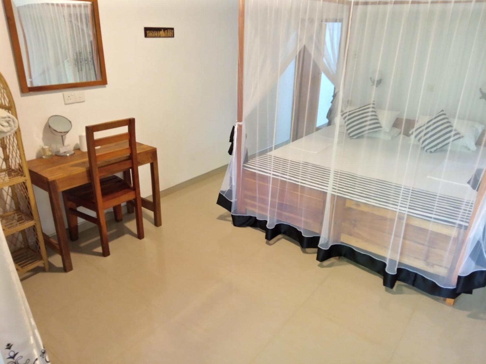 Sansala Guesthouse & Restaurant Тангале Стая снимка