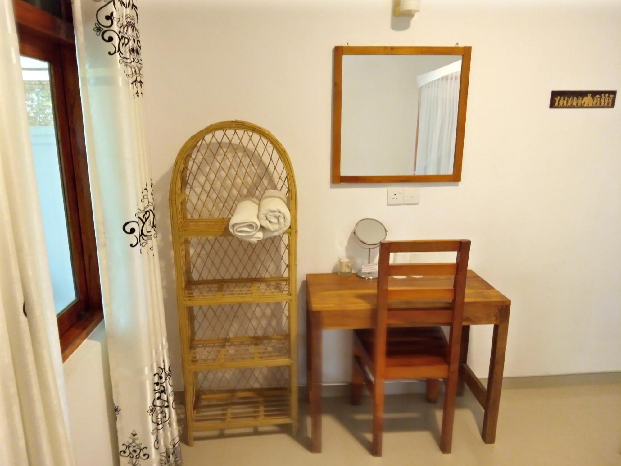 Sansala Guesthouse & Restaurant Тангале Стая снимка