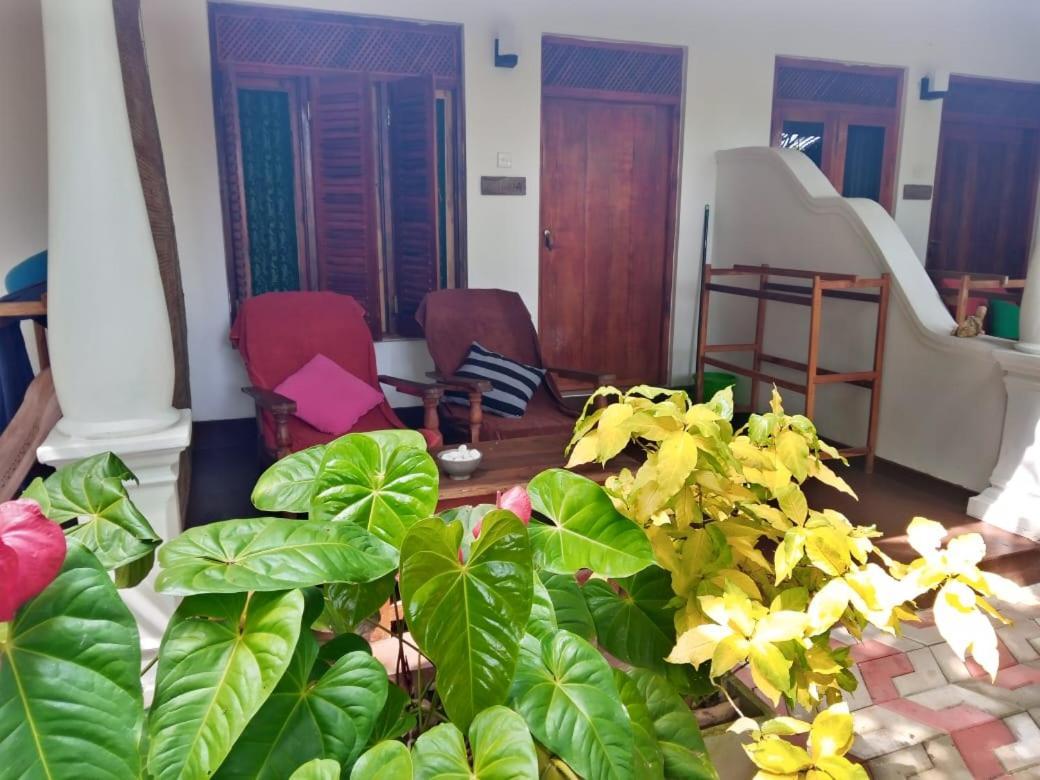 Sansala Guesthouse & Restaurant Тангале Стая снимка