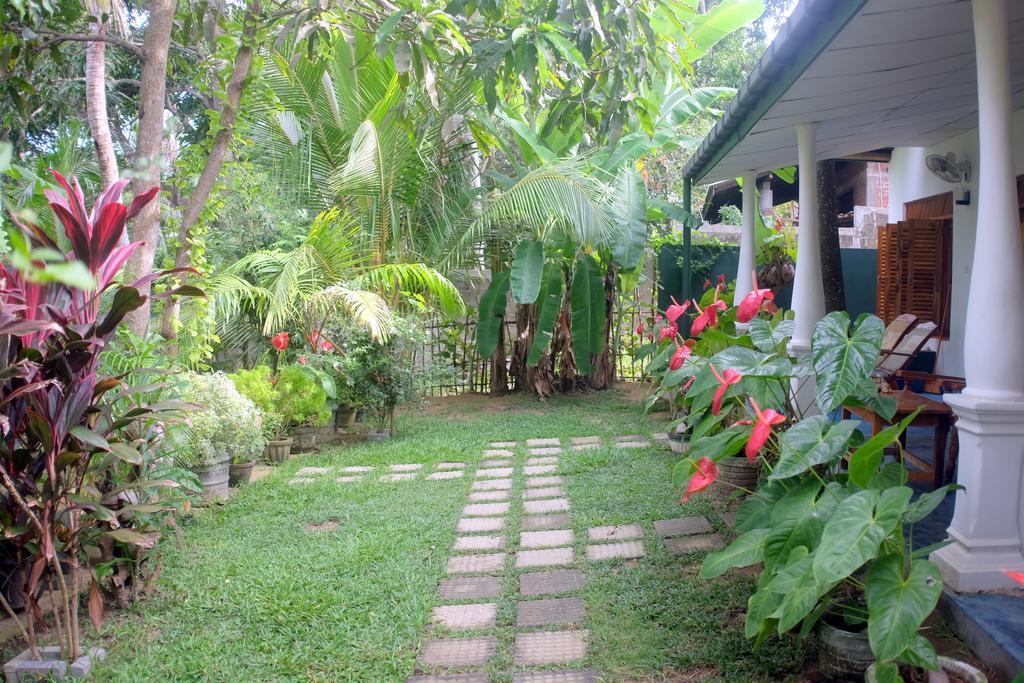 Sansala Guesthouse & Restaurant Тангале Екстериор снимка