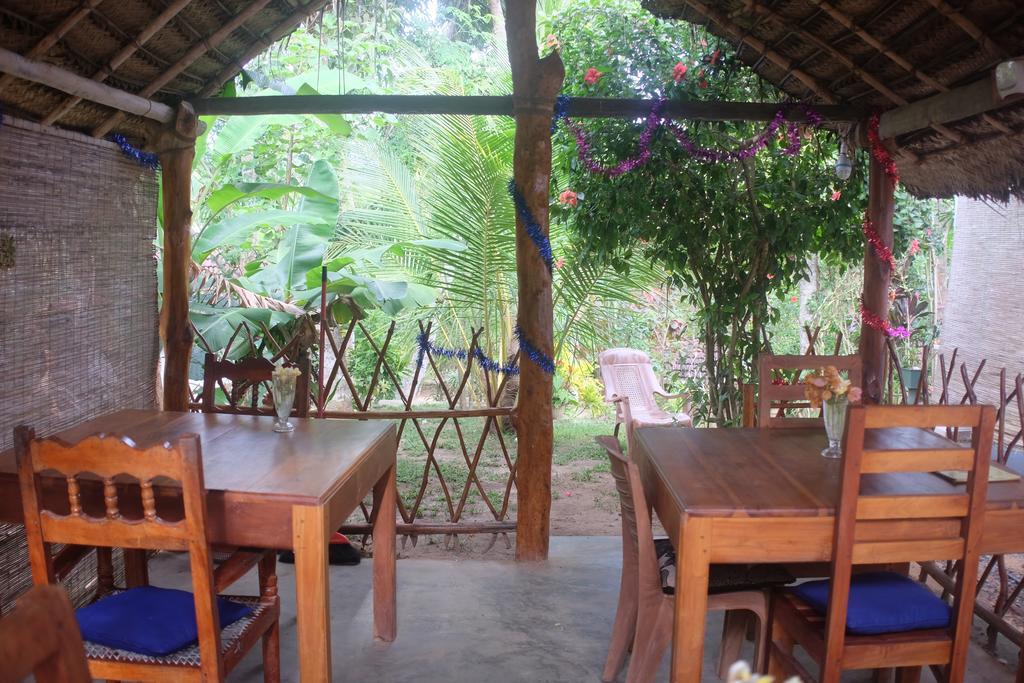 Sansala Guesthouse & Restaurant Тангале Екстериор снимка