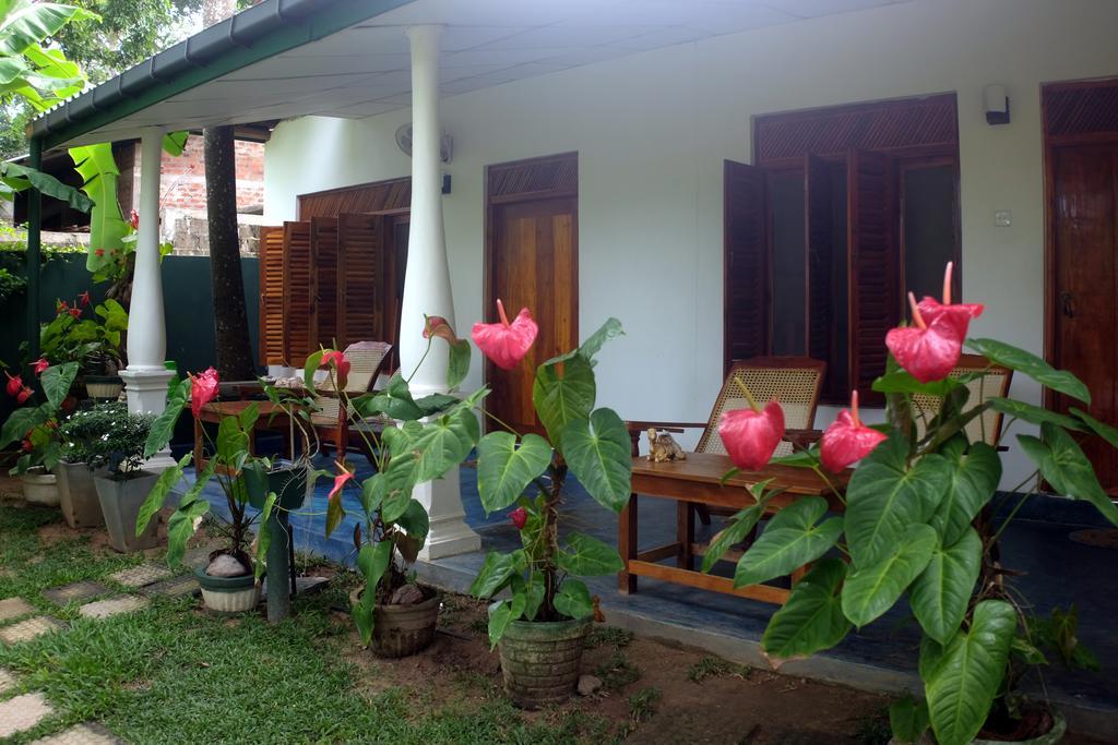 Sansala Guesthouse & Restaurant Тангале Екстериор снимка