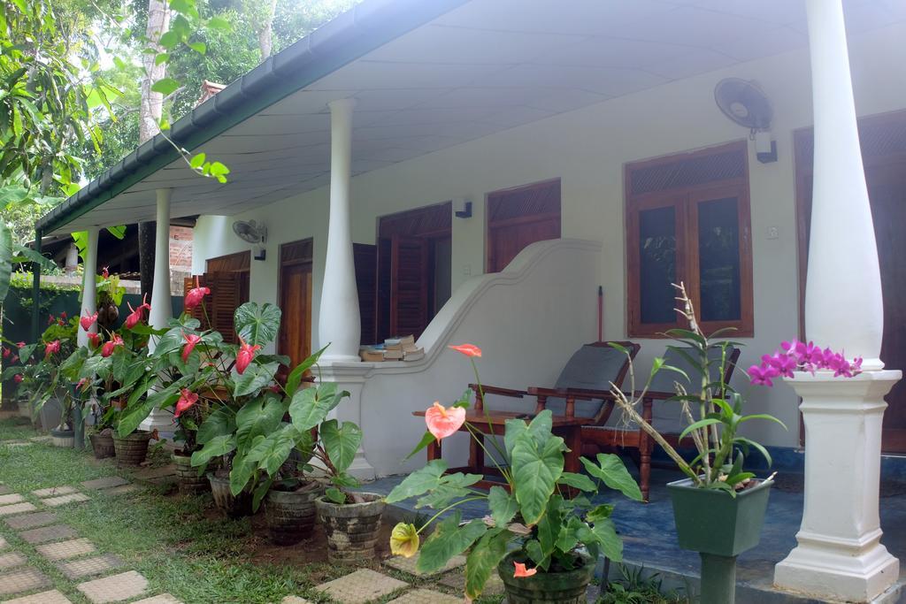 Sansala Guesthouse & Restaurant Тангале Екстериор снимка