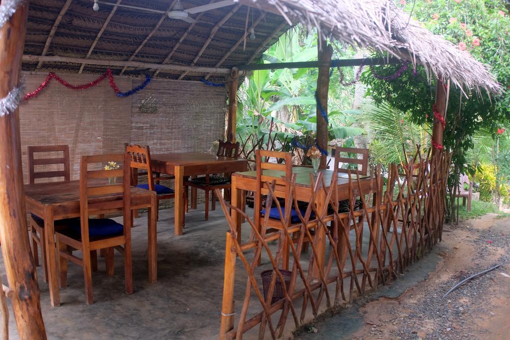 Sansala Guesthouse & Restaurant Тангале Екстериор снимка