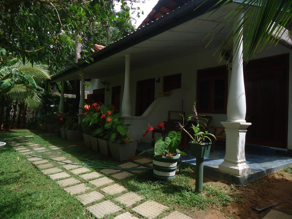 Sansala Guesthouse & Restaurant Тангале Екстериор снимка